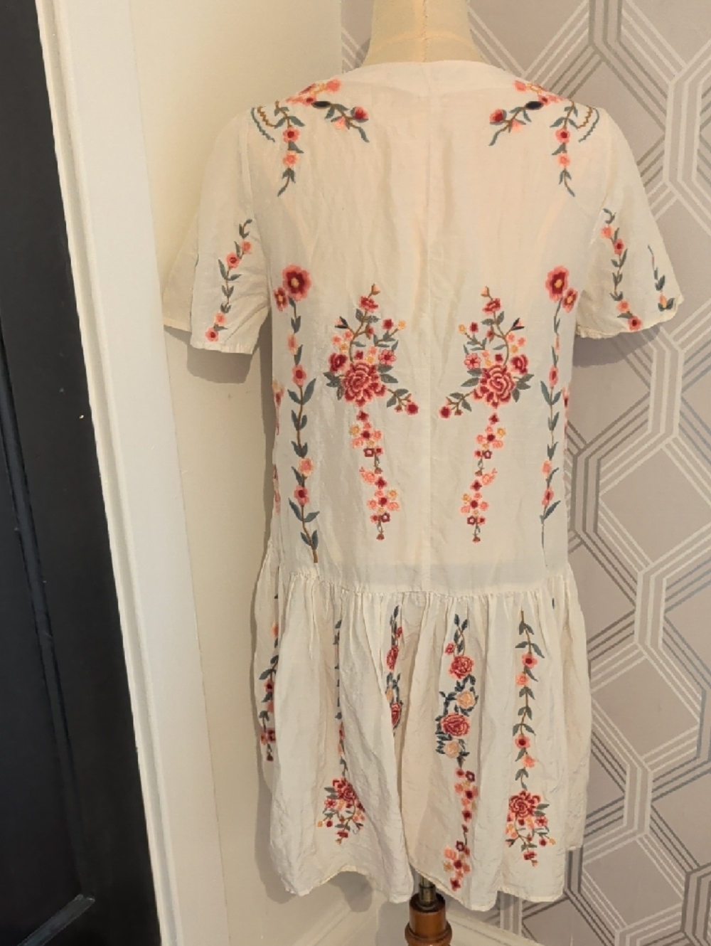Zara Cream Mini Dress with Red and Pink Floral Embroidery - Picture 2 of 6